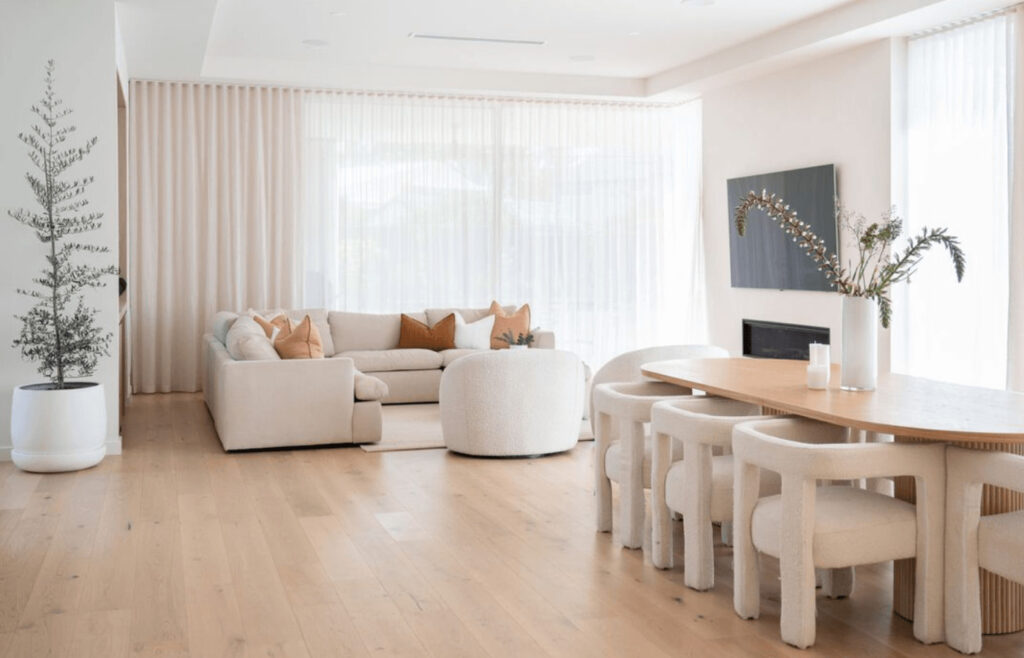 Rideaux élégants dans un salon moderne